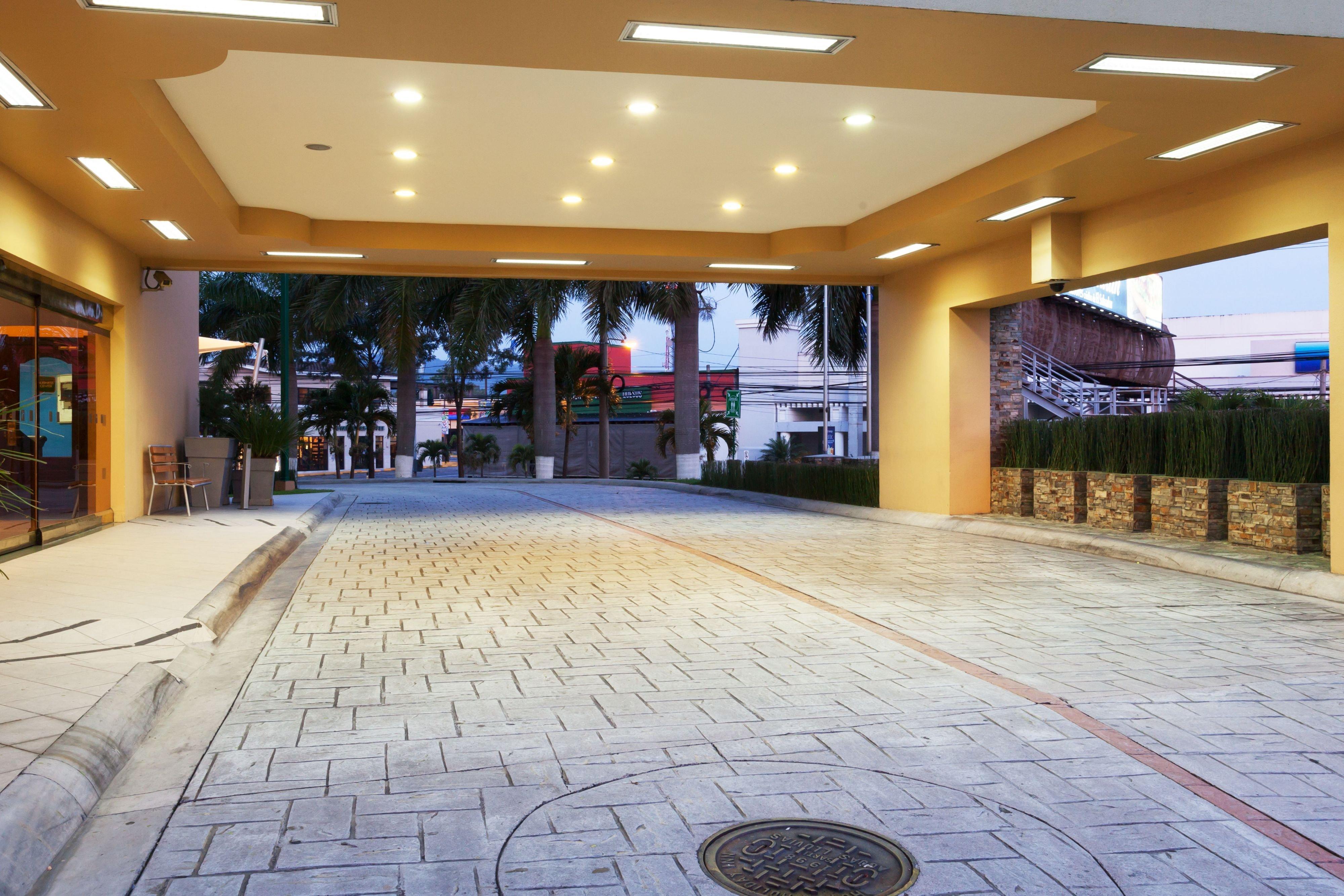 Holiday Inn San Salvador By Ihg Esterno foto